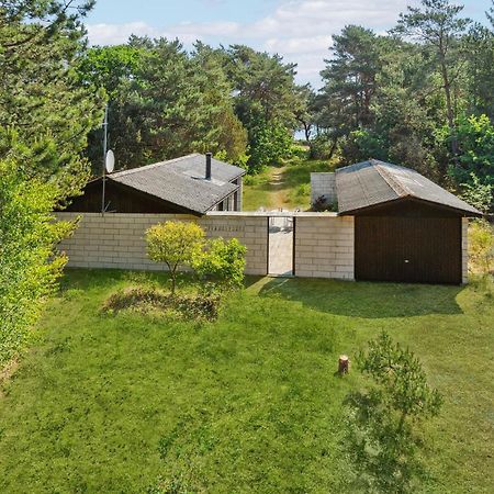 3 Bedroom Awesome Home In Neksø Kültér fotó