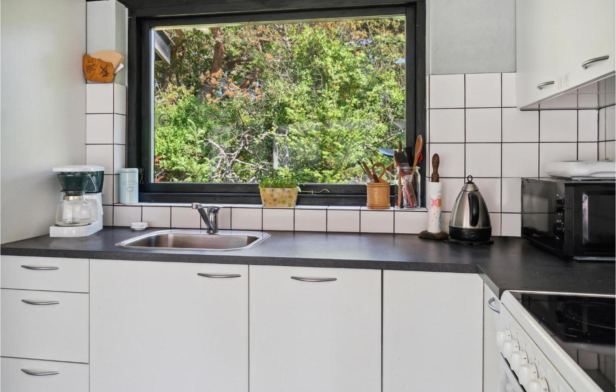 3 Bedroom Awesome Home In Neksø Kültér fotó