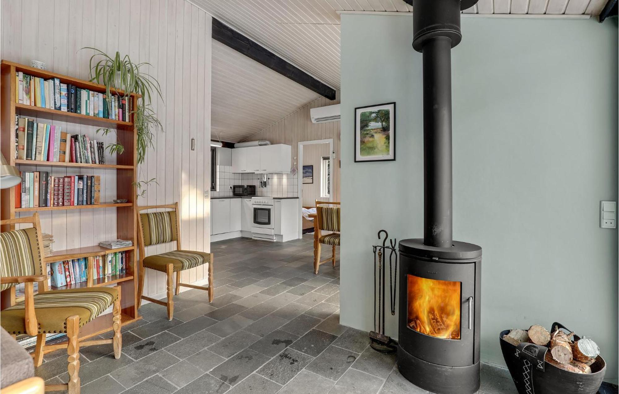 3 Bedroom Awesome Home In Neksø Kültér fotó